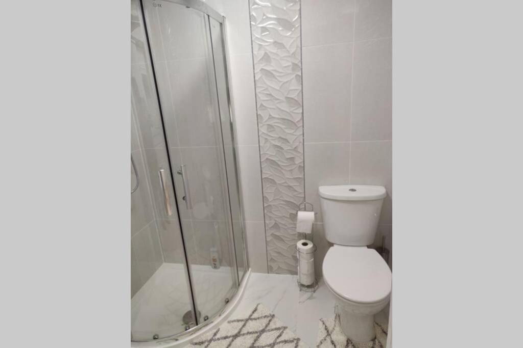 Luxury Apartment In Birmingham With Free Parking. Exterior photo