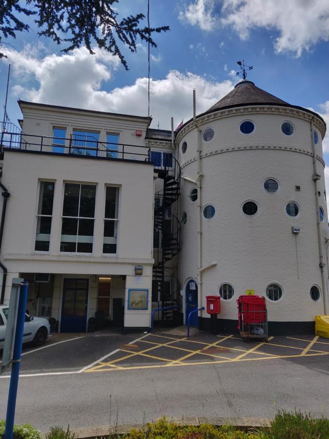 Luxury Apartment In Birmingham With Free Parking. Exterior photo